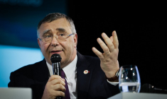 Patrick Pouyanné, à Paris, le 18 mars 2025 ( AFP / THIBAUD MORITZ )