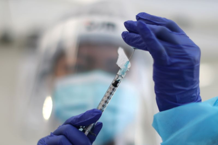 CORONAVIRUS: LE VACCIN PFIZER/BIONTECH EST EFFICACE SUR LES VARIANTS ANGLAIS ET SUD-AFRICAIN, SELON UNE ÉTUDE