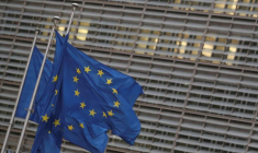 Les drapeaux de l'UE devant le siège de la Commission européenne à Bruxelles