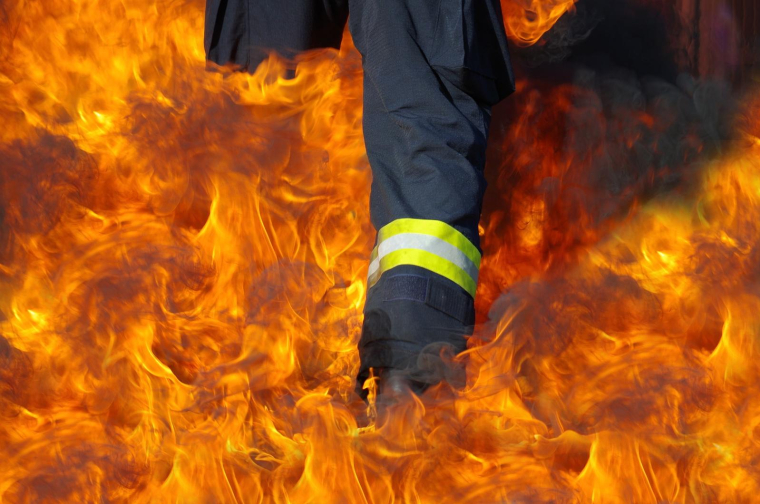 pompier feu (Crédits: Pixabay - Andrea)