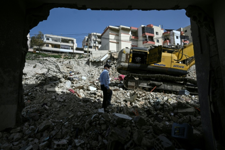 Les décombres d'un immeuble touché en janvier par une frappe israélienne dans le village de Qannarit, dans le sud du Liban, le 16 février 2026 ( AFP / Joseph EID )