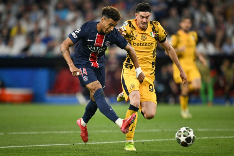 L'attaquant du PSG Désiré Doué (G) inscrit le troisième but face à l'Inter Milan, en finale de la Ligue des champions, à Munich, le 31 mai 2025 ( AFP / INA FASSBENDER )