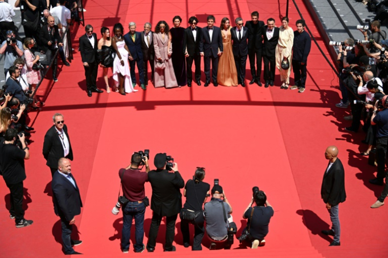 L'équipe du film "L'Agent secret" sur le tapis rouge de Cannes, le 18 mai 2025 ( AFP / Antonin THUILLIER )
