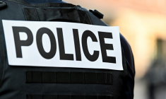 Un rodéo urbain rassemblant 500 voitures et près de 3.000 personnes s'est tenu vendredi soir à Bordeaux, avant d'être stoppé et dispersé par une intervention des forces de l'ordre ( AFP / DENIS CHARLET )