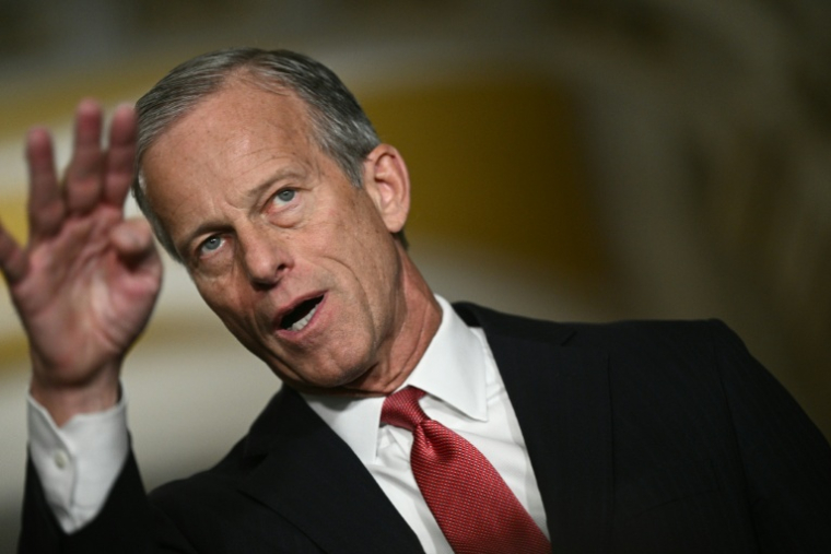 Le chef de la majorité républicaine au Sénat américain, John Thune, donne un conférence de presse au Capitole de Washington, le 10 février 2026 ( AFP / Brendan SMIALOWSKI )