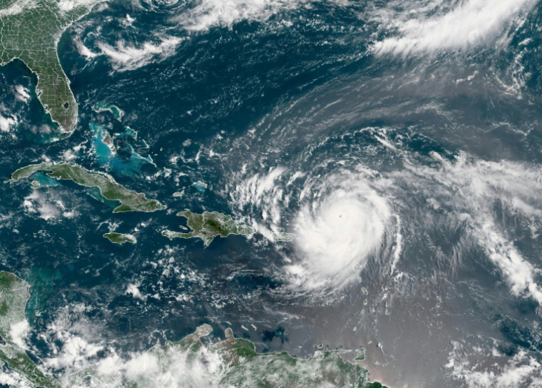 L'ouragan Erin en formation le 16 août 2025, sur une image satellite fournie par les autorités américaines ( NOAA / Handout )