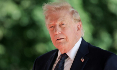 Le président américain Donald Trump arrive au sommet du G7 à Evian, le 15 juin 2026 en Haute-Savoie ( POOL / Christian Hartmann )