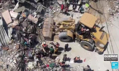 Gaza : alors que les frappes se poursuivent, le déploiement des secouristes palestiniens est périlleux