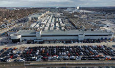 Vue aérienne par drone de l'usine d'assemblage Chrysler de Stellantis à Windsor