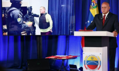 Photo diffusée par le ministère vénézuélien de l'Intérieur et de la Justice montrant le ministre de l'Intérieur Diosdado Cabello s'exprimant sur l'arrestation de Juan Pablo Guanipa, membre de l'opposition, lors d'une conférence de presse à Caracas, le 23 mai 2025 ( Ministère vénézuélien de l'Intérieur et de la Justice / Handout )