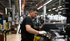 Une chaîne de montage à l'usine Opel de Rüsselsheim