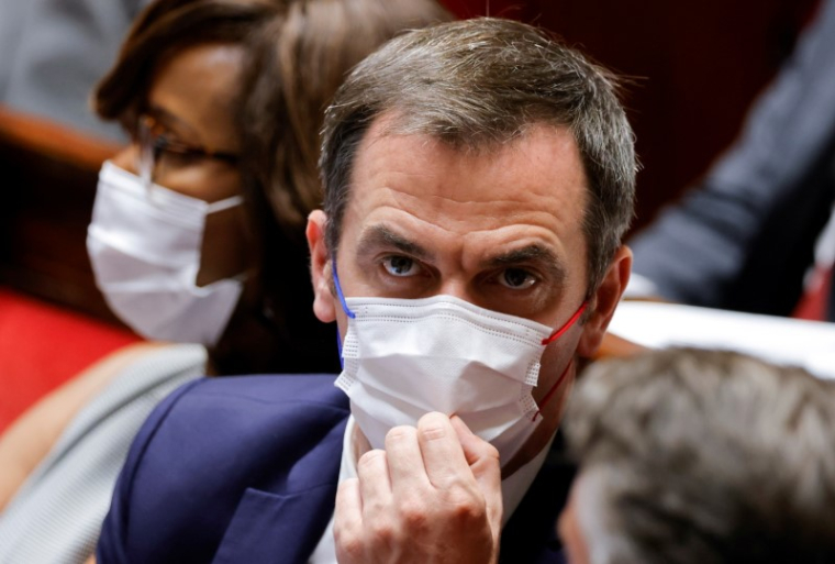 FRANCE: UNE 3E DOSE DE VACCIN SANS DOUTE PROPOSÉE DÈS SEPTEMBRE, DIT VÉRAN