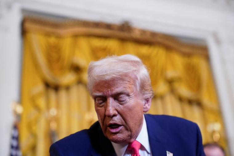 Trump met à exécution sa menace d'alourdir les droits de douane visant la Chine