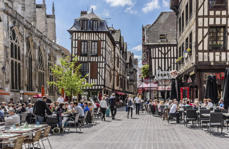 Facilement accessible depuis Paris, Troyes est la destination idéale pour une escapade crédit photo : Shutterstock