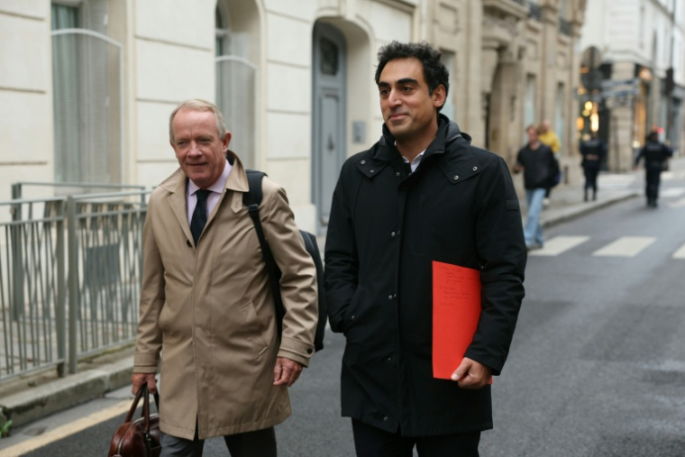 Amir Reza-Tofighi, secrétaire général de la CPME (D), arrive à Matignon le 24 septembre 2025 à Paris ( AFP / Alain JOCARD )