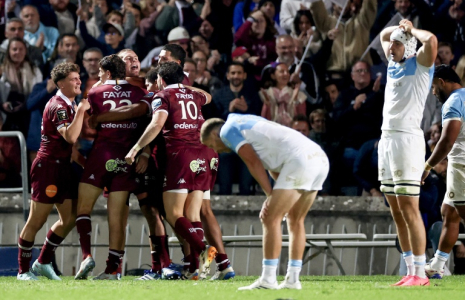 Les joueurs de l'UBB célèbrent leur victoire contre Bayonne en Top 14, le 31 octobre 2026 à Bordeaux ( AFP / ROMAIN PERROCHEAU )