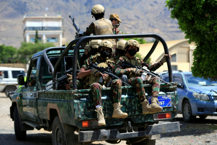 Patrouille des Houthis dans une rue de Sanaa, au Yémen, le 12 septembre 2026 ( AFP / Mohammed HUWAIS )