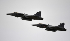 Des avions JAS 39 Gripen, de Saab, en juillet 2025, dans le ciel colombien (illustration) ( AFP / JAIME SALDARRIAGA )