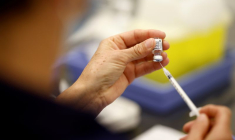 EN FRANCE, 50% DE LA POPULATION A REÇU UNE PREMIÈRE INJECTION DE VACCIN CONTRE LE COVID-19