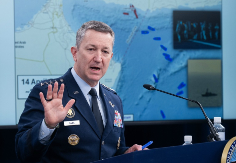 Le chef d'état-major de l'armée américaine Dan Caine, lors d'un point presse au Pentagone, le 16 avril 2026 ( AFP / SAUL LOEB )