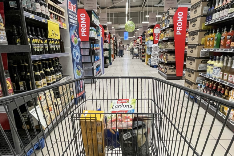 "60 millions de consommateurs" a comparé les intérêts nutritif et qualitatif de produits alimentaires de premier prix et de grandes marques. ( AFP / DENIS CHARLET )