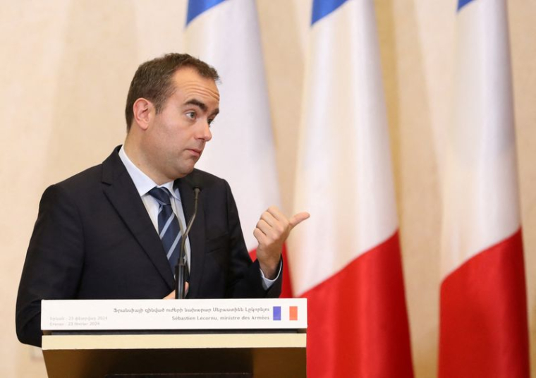 Le ministre français de la défense, Sébastien Lecornu, en visite en Arménie