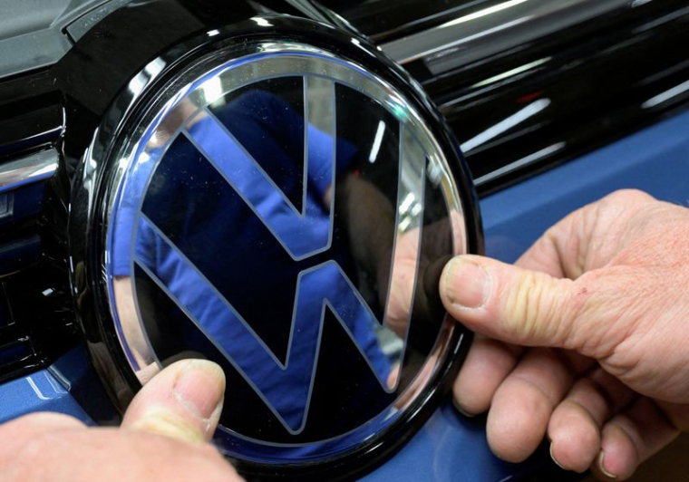 Logo de Volkswagen à son siège à Wolfsburg