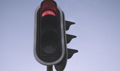 Le franchissement d'un feu rouge dans certains pays fait partie des infractions qui suivront un conducteur français. Photo d'illustration.  (Starkvisuals / Pixabay)