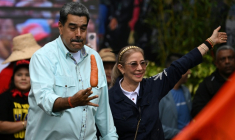 Le président vénézuélien Nicolas Maduro et son épouse Cilia Flores, le 10 décembre 2025 à Caracas ( AFP / Federico PARRA )