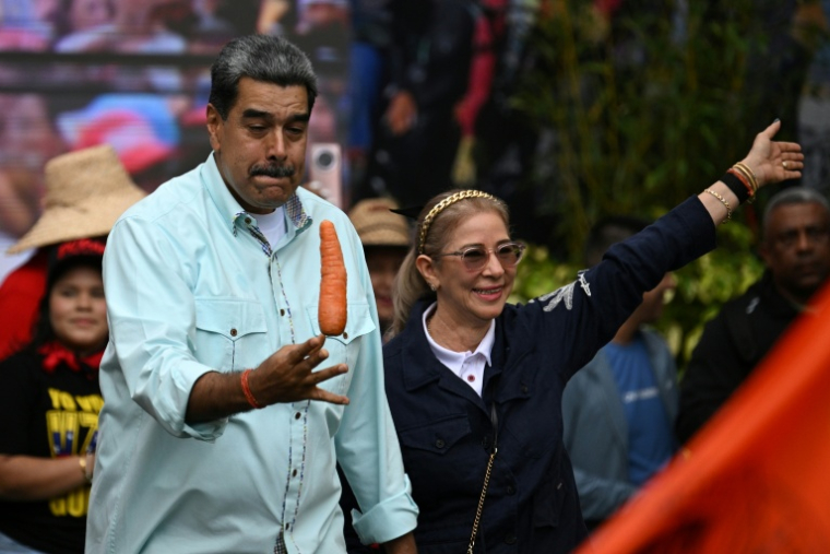 Le président vénézuélien Nicolas Maduro et son épouse Cilia Flores, le 10 décembre 2025 à Caracas ( AFP / Federico PARRA )