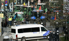 Des tracteurs près du Parlement européen, lors d'une manifestation d'agriculteurs dénonçant les réformes de la Politique agricole commune (PAC) et les accords commerciaux avec le Mercosur, à Bruxelles, le 18 décembre 2025 ( AFP / NICOLAS TUCAT )