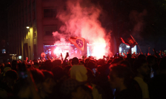 « Je peux mourir demain ce n’est pas grave ! » : les Champs-Élysées, théâtre du triomphe fêté par les Parisiens