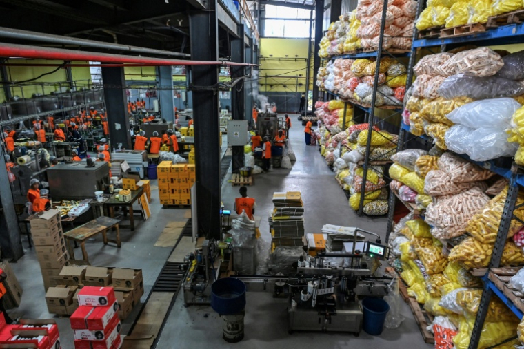 L'usine de fabrication de cosmétiques Kaera, dans la zone industrielle de Yopougon, en périphérie d'Abidjan, le 7 juillet 2026 en Côte d'Ivoire ( AFP / Issouf SANOGO )