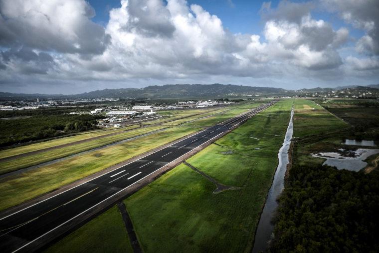 L'aéroport Ayme Cesaire, en Martinique, en 2022 (illustration) ( AFP / STEPHANE DE SAKUTIN )