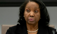 La gouverneure de la banque centrale des Etats-Unis (Fed), Lisa Cook, le 25 juin 2025 à Washington ( AFP / SAUL LOEB )
