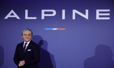 Le Directeur Général de Renault Luca de Meo lors du lancement de l'Alpine A522, au Palais de Tokyo, Paris