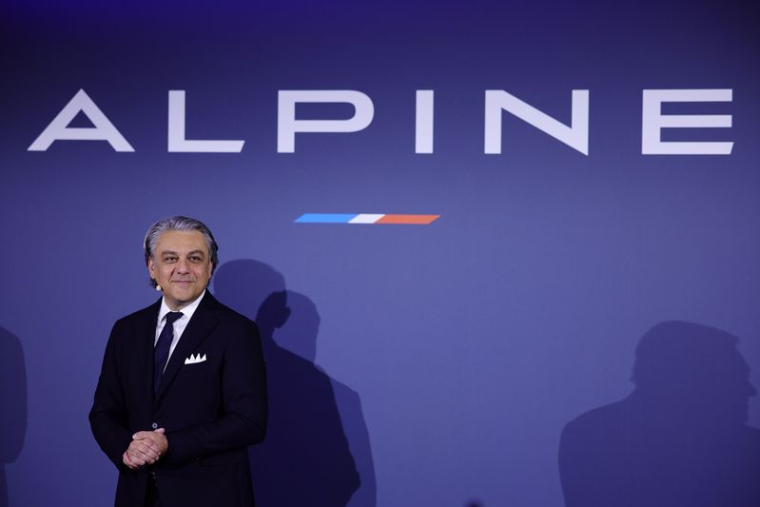 Le Directeur Général de Renault Luca de Meo lors du lancement de l'Alpine A522, au Palais de Tokyo, Paris