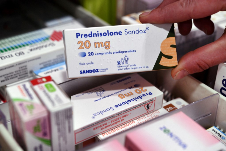 Un boîte de médicament Sandoz. ( AFP / FRED TANNEAU )