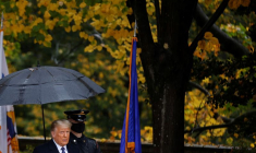 TRUMP S'APPRÊTE À INTERDIRE D'INVESTIR DANS LES SOCIÉTÉS LIÉES À L'ARMÉE CHINOISE