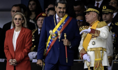 Nicolas Maduro (au centre) et Vladimir Padrino à Caracas, au Venezuela, le 5 juillet 2025. ( AFP / JUAN BARRETO )