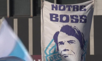 Une statue de Bernard Tapie inaugurée devant le Stade Vélodrome à Marseille
