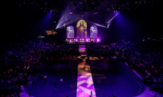 Plusieurs milliers de catholiques participent au "Congrès mission", à Paris, à l'Accor Arena, le 7 novembre 2025 ( AFP / STEPHANE DE SAKUTIN )
