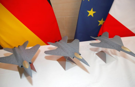 Les ministres de la défense français, allemand et espagnol signent à Paris un contrat portant sur un prototype d'avion de combat de nouvelle génération