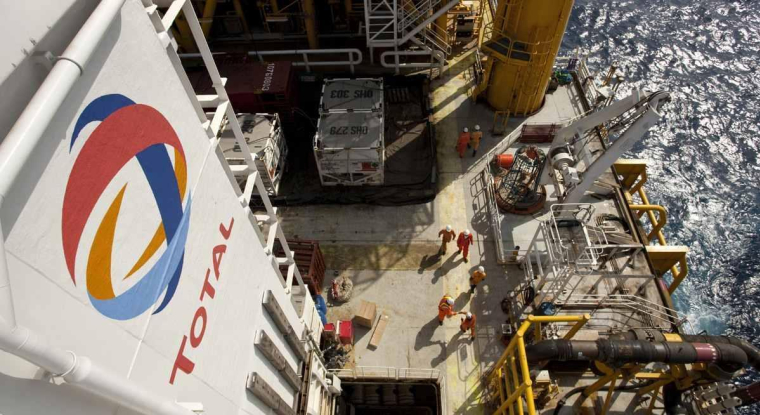 Le titre du pétrolier perd 22% sur un an. (© Total)