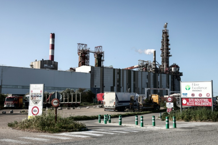 L'entrée du site de Fibre Excellence à Tarascon, dans les Bouches-du-Rhône, le 14 avril 2026  ( AFP / Thibaud MORITZ )