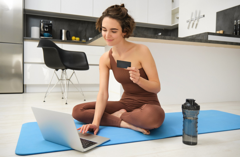 Il existe aujourd'hui une grande variété d'offres pour pratiquer le Pilates, que vous soyez en Ile-de-France ou ailleurs en France. (Crédit: Adobe Stock)