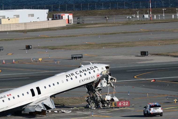 Le crash du CRJ-900 d'Air Express à l'aéroport de LaGuardia a été fatal au pilote ainsi qu'à son co-pilote (illustration) ( GETTY IMAGES NORTH AMERICA / MICHAEL M. SANTIAGO )
