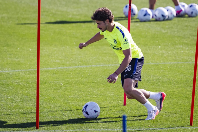 Julián Alvarez présent à l’entraînement avec l’Atlético