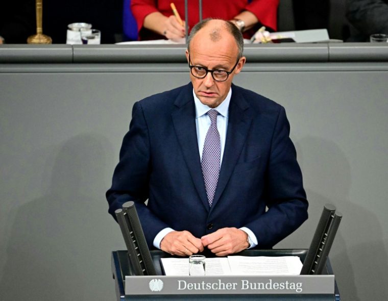 Le chancelier allemand Friedrich Merz s'adresse au Bundestag, la chambre basse du Parlement allemand, le 16 octobre 2025 ( AFP / Tobias SCHWARZ )