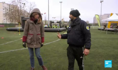 À Villeurbanne, un policier en mission dialogue